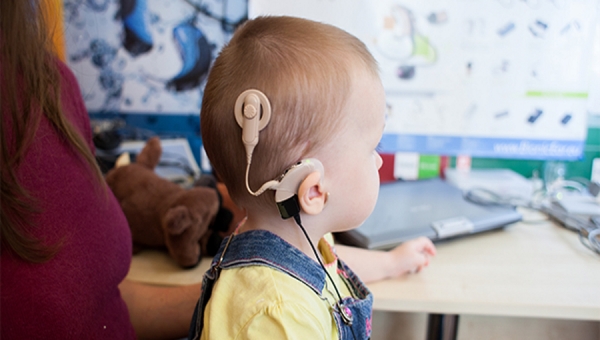 Қазақстанда жүздеген бала кохлеарлық имплантациядан кейін оңалтудан сәтті өтуде